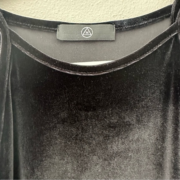 Missguided (10) Black Velour Mini Dress with Slit - Picture 4 of 9